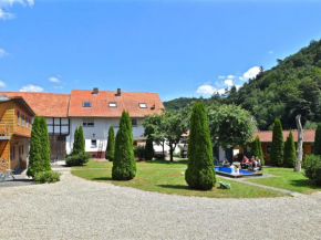 Отель Holiday farm situated next to the Kellerwald Edersee national park with a sunbathing lawn  Бад-Вильдунген